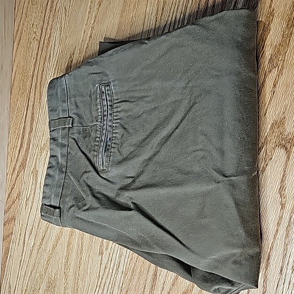 Bill's Khakis M1P Relax Fit Pleated Original Twill. 42/30 orig $185 - Picture 4 of 4